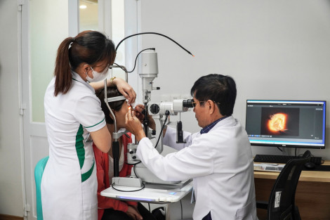 Trị khỏi bệnh "nhìn một thấy hai"