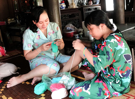 Làm gương để dạy trẻ