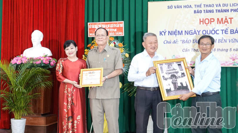 Bảo tàng TP Cần Thơ tiếp nhận nhiều hiện vật do các cá nhân hiến tặng