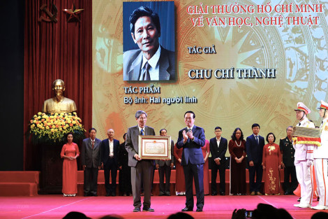 'Văn nghệ sỹ đóng vai trò then chốt, gìn giữ và phát triển văn hóa'