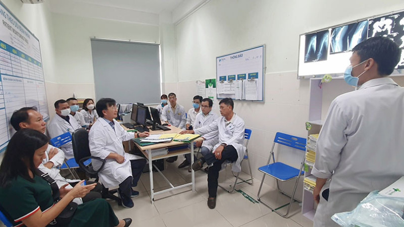 Chuyên gia hàng đầu thế giới về chỉnh hình chia sẻ kinh nghiệm với bác sĩ Cần Thơ