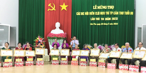Mừng thọ hội viên Câu lạc bộ Hưu trí thành phố