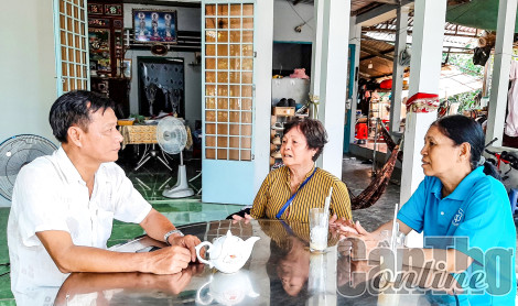 Tận tụy phục vụ nhân dân