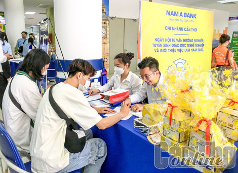 57 đơn vị tham gia tư vấn hướng nghiệp, tuyển sinh và tuyển dụng