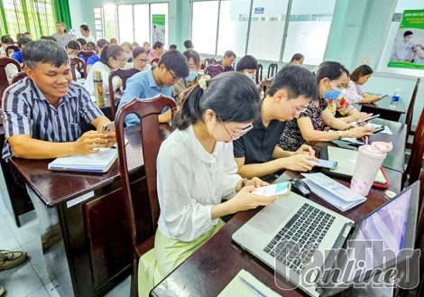 Tập huấn hướng dẫn truyền thông và liên thông dữ liệu từ phần mềm hồ sơ sức khỏe vào ứng dụng OurHealth