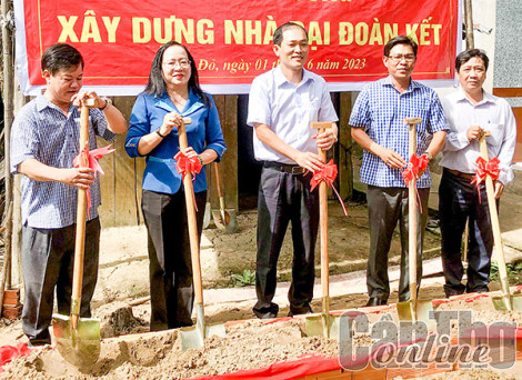 Khởi công xây dựng 5 căn nhà Ðại đoàn kết