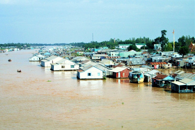 Du lịch miền Tây sẽ có làng bè sắc màu trên ngã ba sông