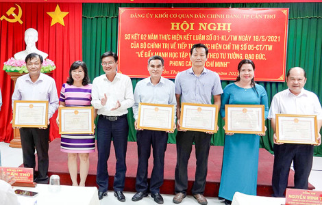 Làm theo lời Bác bằng những việc làm thiết thực