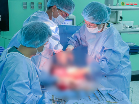 Kịp thời cứu mẹ và con sản phụ bị nhau bong non