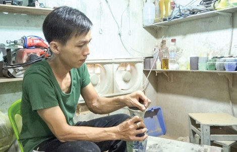 Thanh niên mê phục chế cổ vật