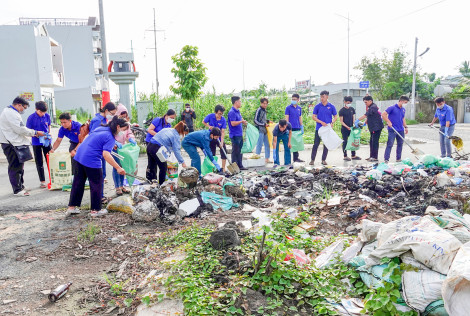Ra quân vệ sinh môi trường
