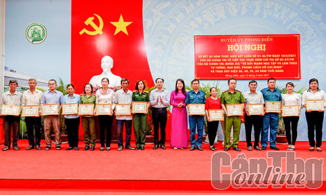 Ðảng bộ huyện Phong Ðiền làm theo gương Bác