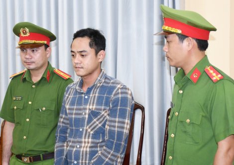 Khởi tố, bắt tạm giam đối tượng đập xe cấp cứu tại Trà Vinh