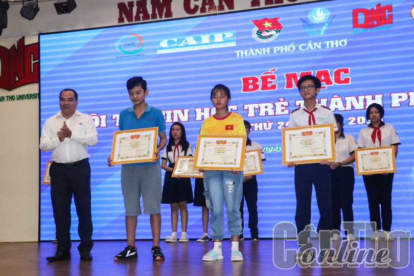 Bế mạc và trao 42 giải thưởng Hội thi Tin học trẻ TP Cần Thơ năm 2023
