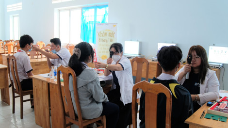 Sàng lọc thị lực cho hơn 72.000 trẻ
