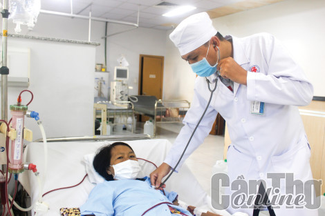 Phát triển đảng viên trong ngành Y Cần ThơBài 1: Thầy thuốc “vừa hồng, vừa chuyên”