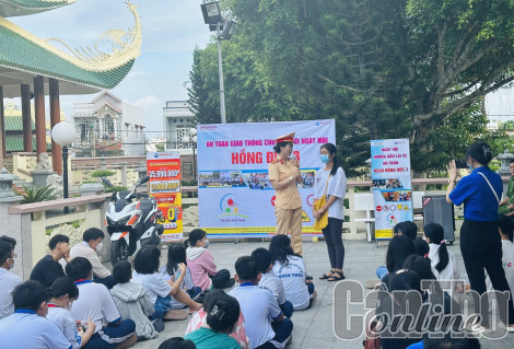 Phối hợp tuyên truyền đảm bảo trật tự an toàn giao thông, trật tự đô thị