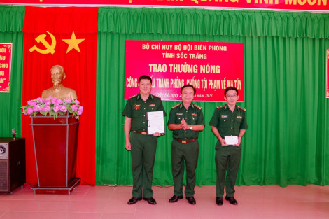 Sóc Trăng: Thưởng nóng Bộ đội Biên phòng bắt quả tang tội phạm ma túy