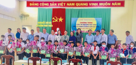 Chung tay chăm sóc trẻ em