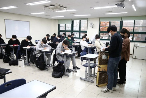 Hàn Quốc tìm cách giảm gánh nặng học thêm