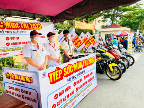Công ty TNHH Hồng Đức thực hiện chương trình tiếp sức mùa thi năm 2023