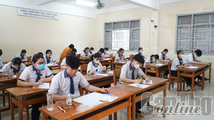 Thí sinh TP Cần Thơ thi môn đầu tiên Kỳ thi tốt nghiệp THPT 2023 đạt tỷ lệ 99,73%