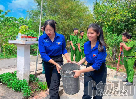 Nữ cán bộ Ðoàn gương mẫu