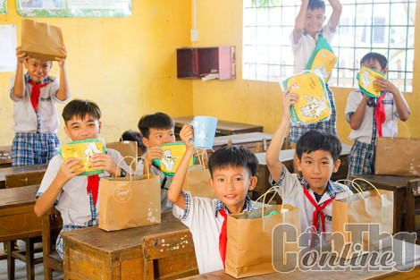 Khánh thành công trình “Vì trường đẹp cho em” tại huyện Cờ Ðỏ