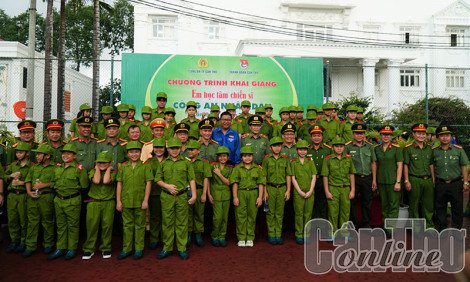 58 học sinh tham gia Chương trình “Em học làm chiến sĩ Công an nhân dân”