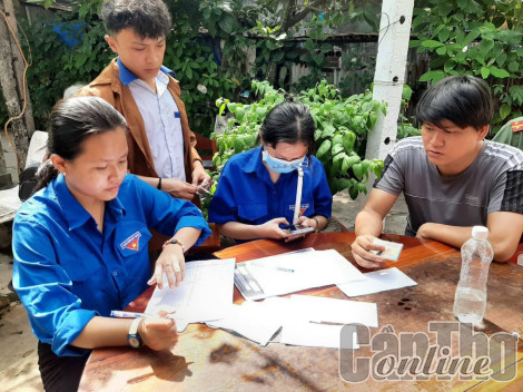 Tiếp nhận hơn 100 sinh viên tình nguyện hỗ trợ tuyên truyền chuyển đổi số