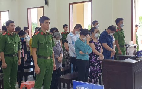 Lấy giấy giả, đổi giấy thật lừa đảo hơn 19 tỉ đồng