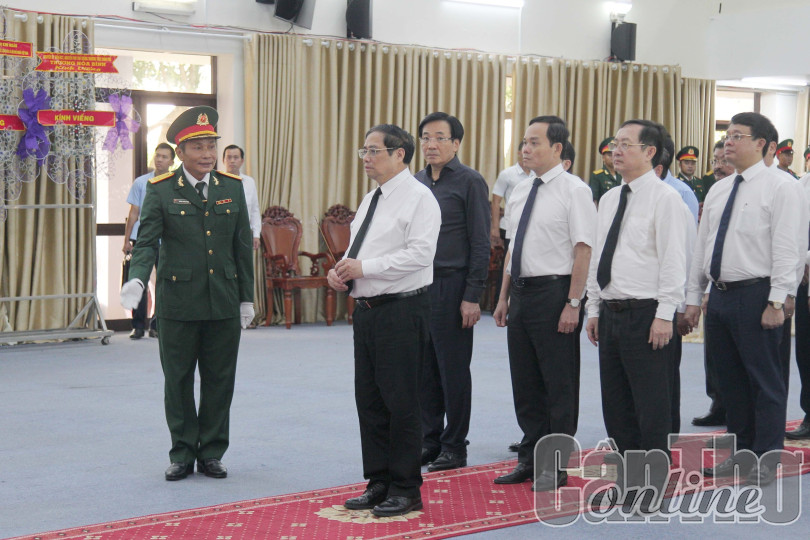 Thủ tướng Phạm Minh Chính viếng đồng chí Lê Phước Thọ