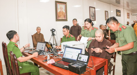 Trung với Đảng, hiếu với Dân
