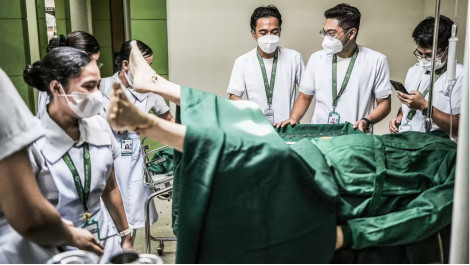 Philippines “khát” y tá