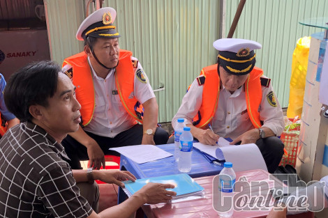 Nhắc nhở các chủ cảng, bến thường xuyên duy tu, bảo dưỡng các biển báo giao thông thủy đúng quy định