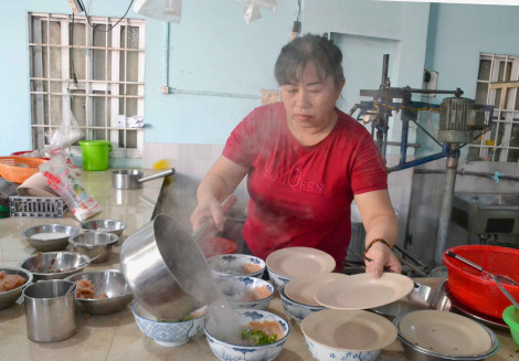 Ngon lạ với bún quậy Phú Quốc