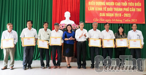 Biểu dương 36 người cao tuổi tiêu biểu làm kinh tế giỏi