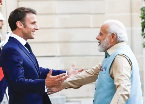 Ấn Độ mua tiêm kích Rafale của Pháp