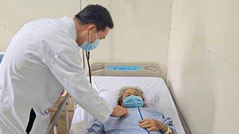Cụ bà mắc đái tháo đường không chữa trị, gặp hàng loạt biến chứng