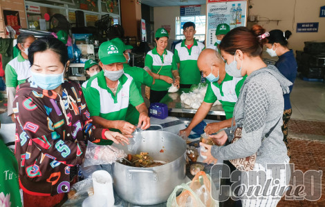 Tổ cơm chay miễn phí Hoa Sen