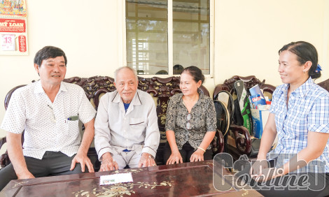 Chuyện một gia đình trong ấm ngoài êm