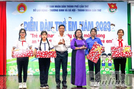 Ðẩy mạnh công tác hỗ trợ, chăm lo đời sống vật chất, tinh thần, tạo cơ hội phát triển bình đẳng cho mọi trẻ em