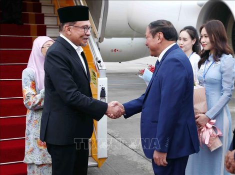 Thủ tướng Malaysia đến Hà Nội, bắt đầu chuyến thăm chính thức Việt Nam