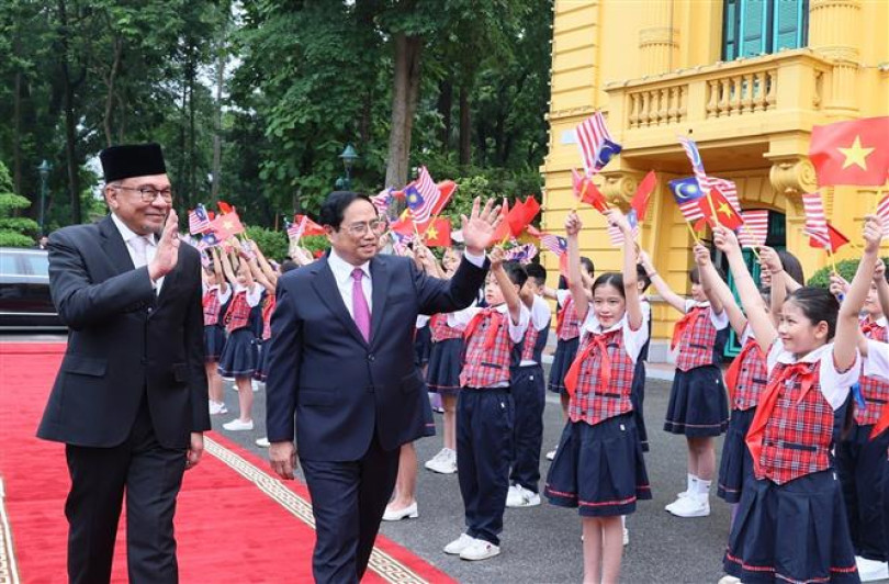 Thủ tướng Phạm Minh Chính chủ trì lễ đón Thủ tướng Malaysia thăm chính thức Việt Nam