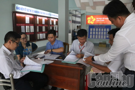Kiểm tra đột xuất công tác cải cách hành chính tại quận Ô Môn