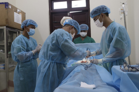 Đảo Phan Vinh cấp cứu ngư dân bị viêm ruột thừa cấp