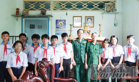 Sống sao cho xứng “cha là Liệt sĩ, mẹ là Mẹ Việt Nam Anh hùng”