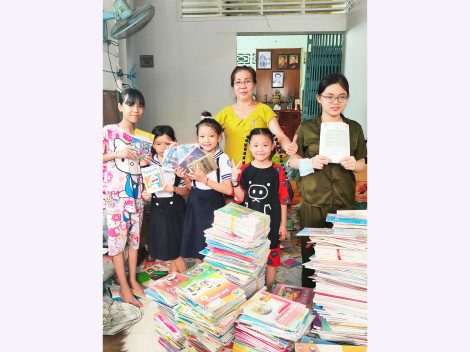Tấm lòng giúp học sinh khó khăn