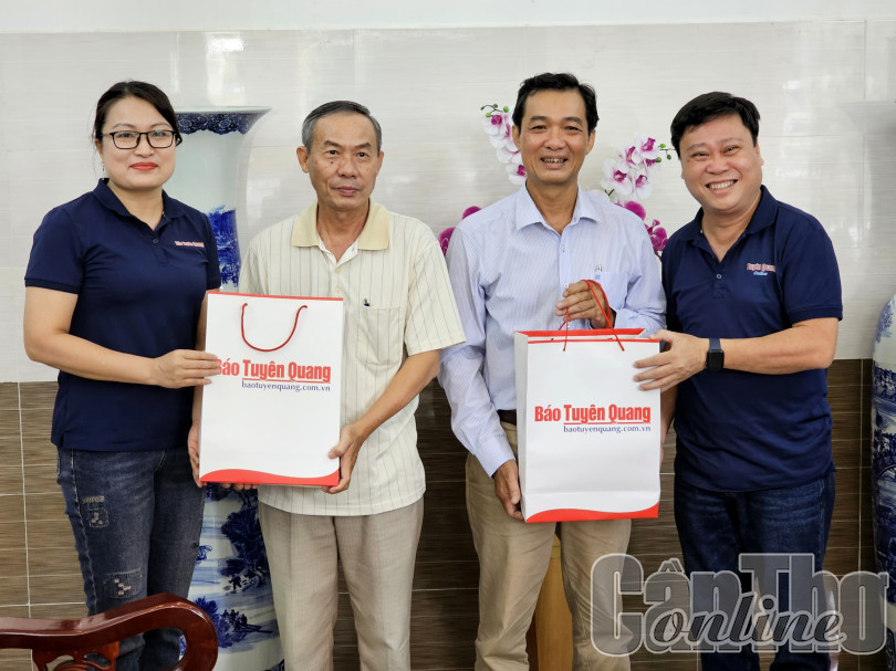 Báo Tuyên Quang thăm, trao đổi kinh nghiệm tại Báo Cần Thơ