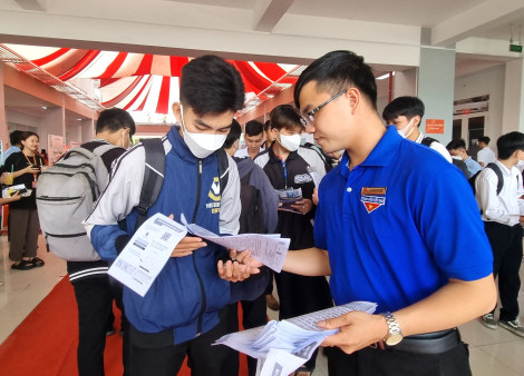 Tư vấn, giới thiệu việc làm cho học sinh, sinh viên